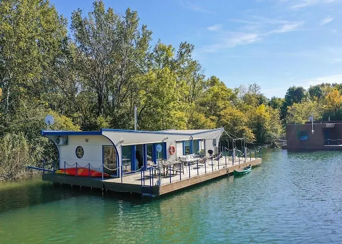 Bnb Slovakia Charming Danube Houseboat