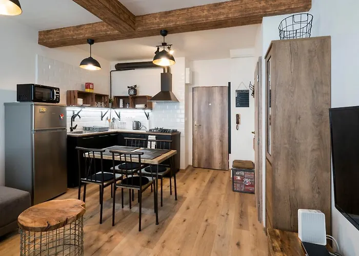 Stylish Centrally Located 1Br Apartment With Parking