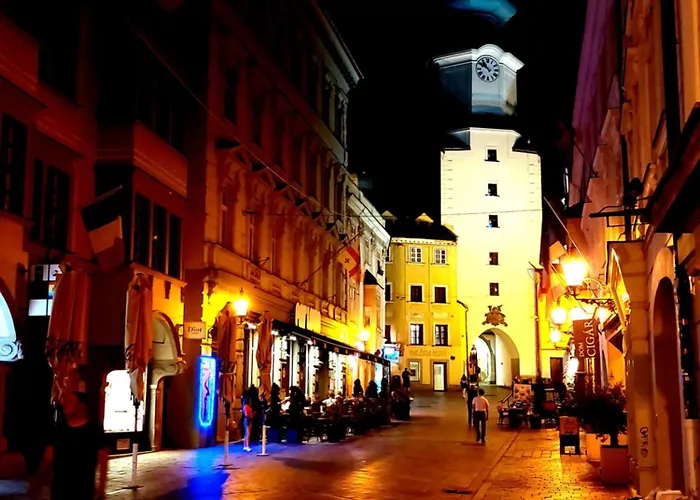 Michael\'S Gate Large Apartment In A 15Th-Century Building, Old Town