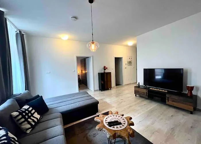 Amazing Large 2,5Rooms With Terrace And Parking!