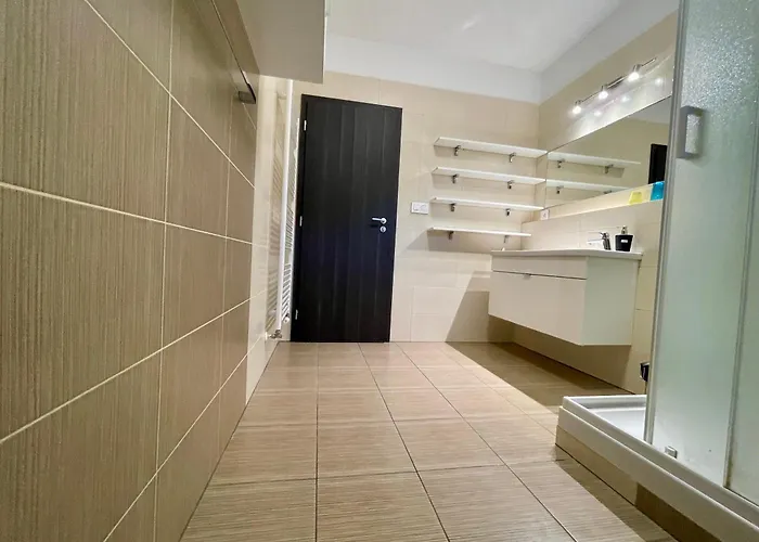 Apartment Rosnicka, Perfect Location With 24H Checkin, Balcony, Ac & Free Parking