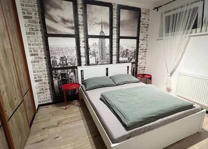 Lake Apartment, 2X Free Garage, 10 Mins To Centre