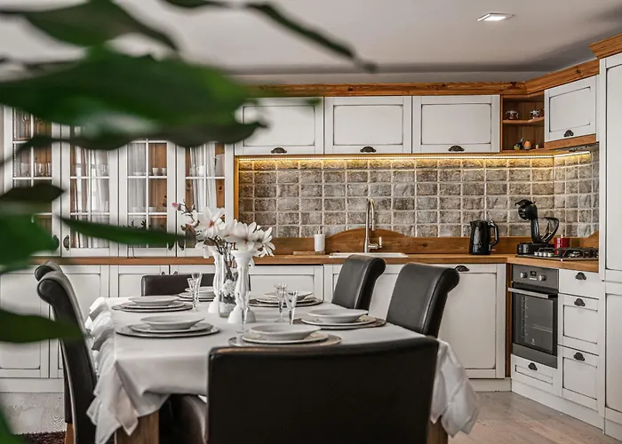 Luxurious And Royal Apartment In The Old Town