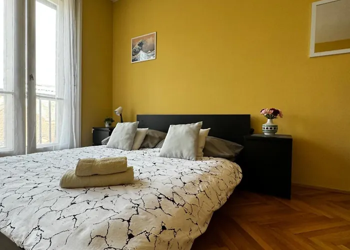 Extralarge Queen Room In The Heart Of Bratislava With Terrace