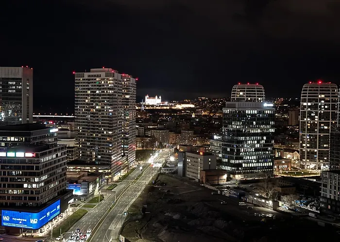 Klingerka Apartment, 25Th Floor With Free Parking And View Of Castle And Danube