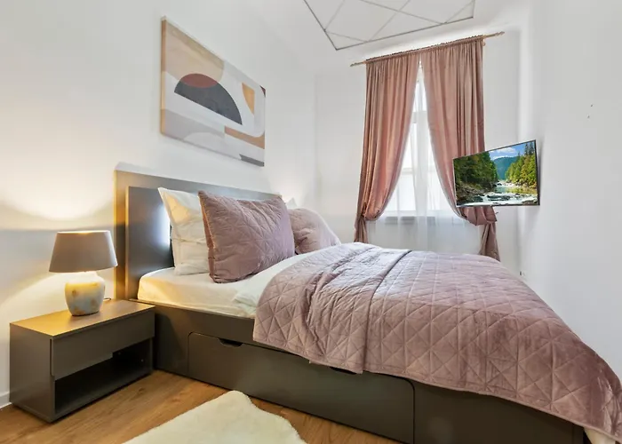 Luxe Living At Old Town Center