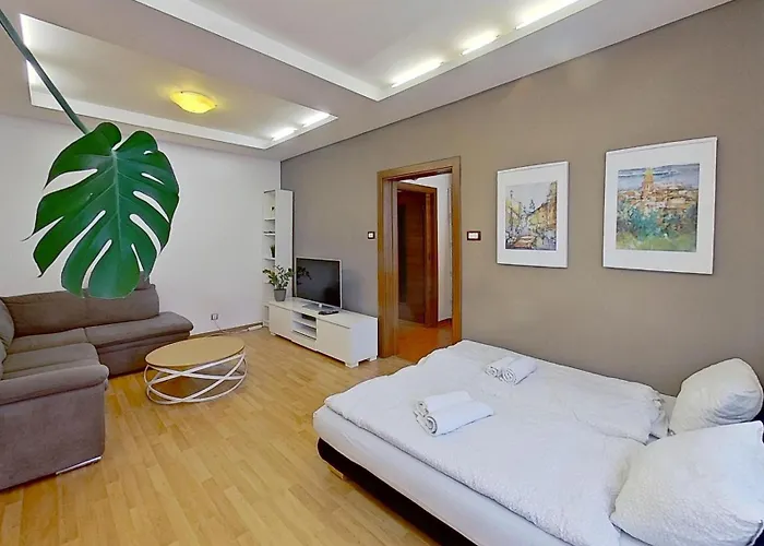 2Br Apt With Free Garage Parking, Close To The Historic Centre