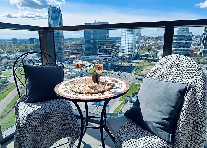 Sag 20Th Floor Klingerka Residence Castle View Free Parking Free Wifi