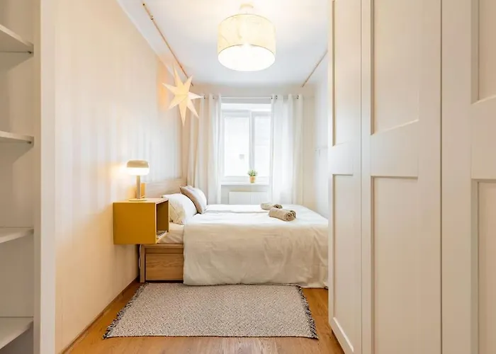 Tranquil Haven: Old Town Proximity