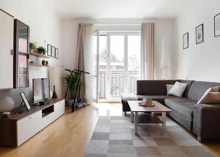 Feel Like Home @Strakova, Very Central Luxury Apt
