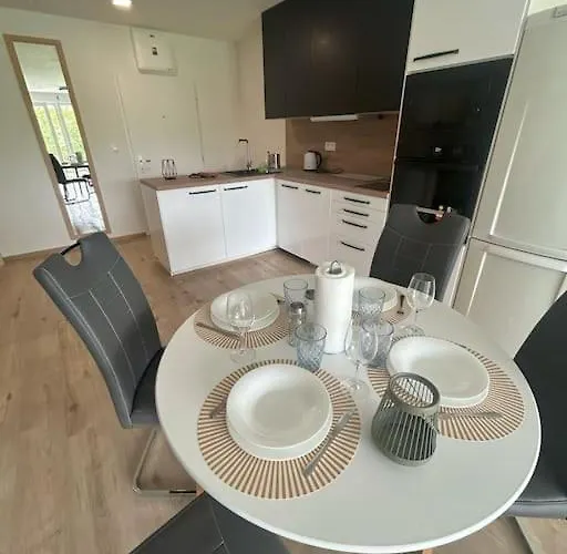 Modern Aparment In Moruse Compex With Free Parking
