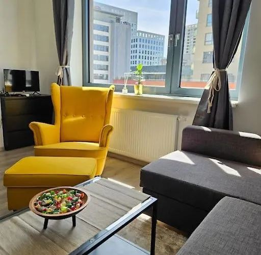 Trendy & Quiet Urban Oasis Flat