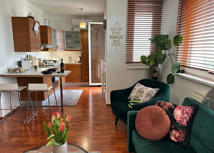 Cozy Apartment With Nice Balcony Seating, 9Th Floor, Parking