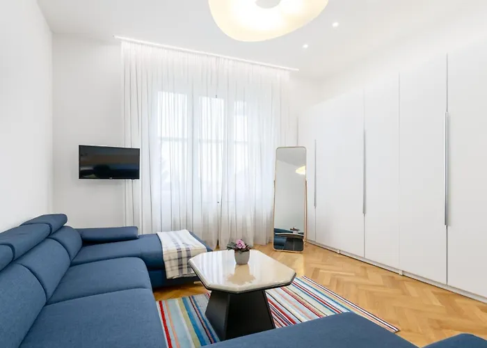 Palisady Charm - Stylish High Ceiling, Downtown, Parking