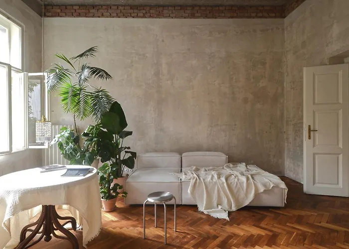Extraordinary Quiet Apartment In The Very Centre