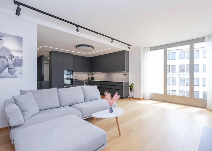 Downtown Luxe Retreat- Konventna