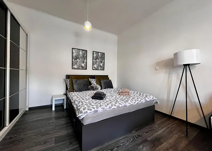 Air Conditioned Apartment 5 Min To Railway Station - Old Town