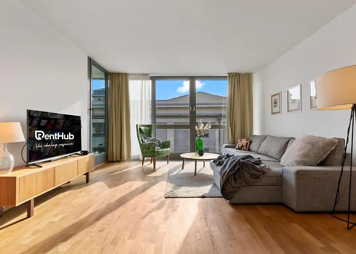 Escape Riverfront 2 Bedroom With Balcony