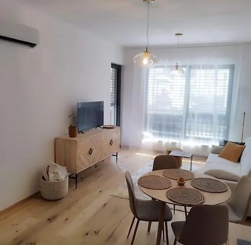 Apartment In The City Centre - Free Garage Parking