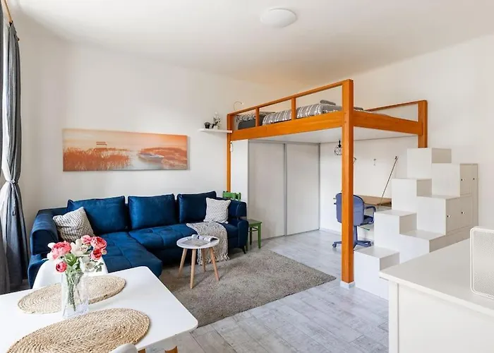 Bnb Historical Hideaway Apartment