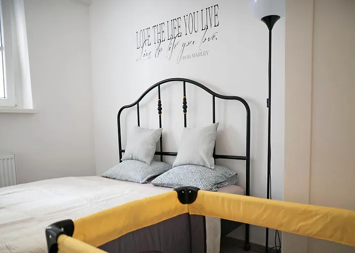Cozy 2-Room Apt, Parking Nearby