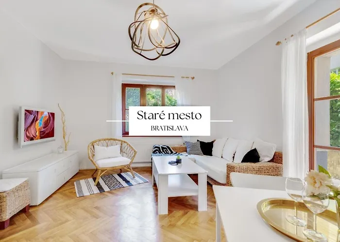 Stylish Historical Apartment + Backyard