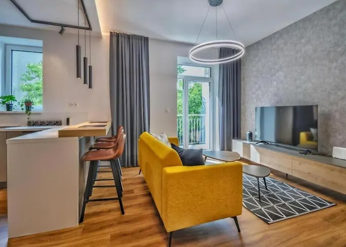 Modern Apartman Near Train Station With Balcony #7