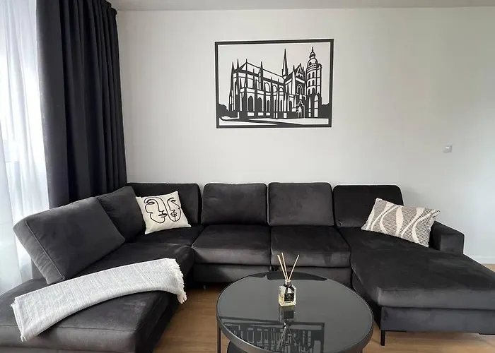 3Br Stadium Getaway - Parking