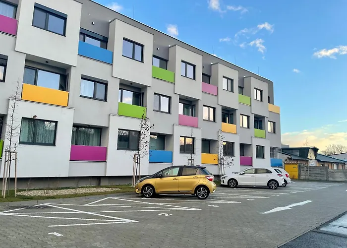 Great Location, Private Parking, New Apt