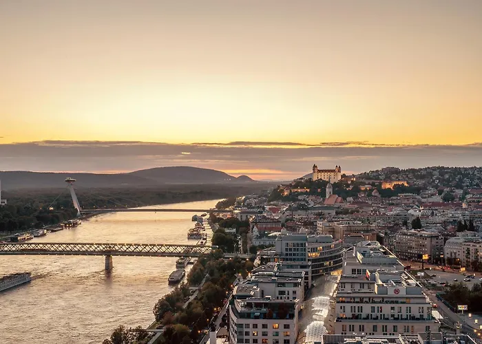 Premium Suite, River & Old Town View,Free Parking
