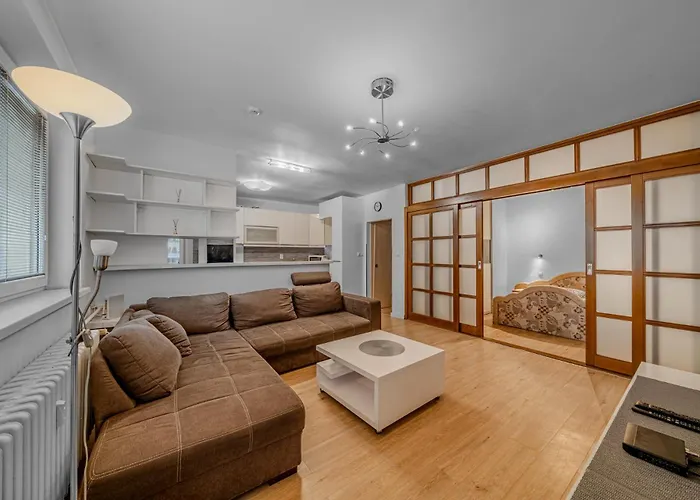 Huge Apartment Next To Train Station Close To The City Center