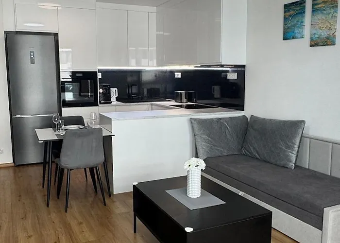 Prestige City Apartment - Next To Ice Arena, Private Parking