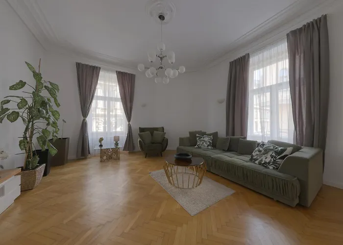 Beautiful Condo At The Old Town