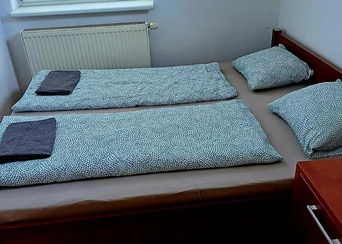 3 Room Apartment Near The Train Station And Center