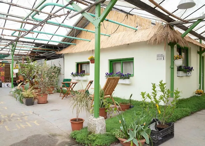 Rastlinky.Sk Greenhouse Guestrooms