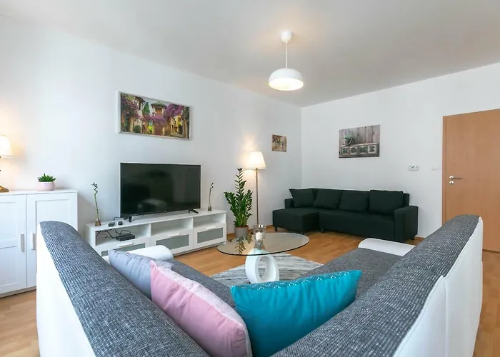 Spacious Apartment In The Old Town Of Bratislava