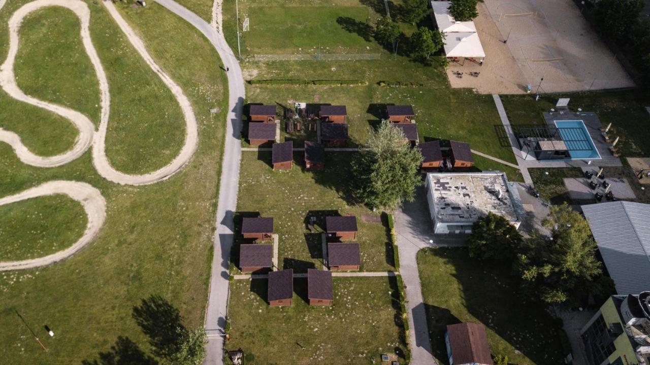 Hotel And Park Divoka Voda Bratislava