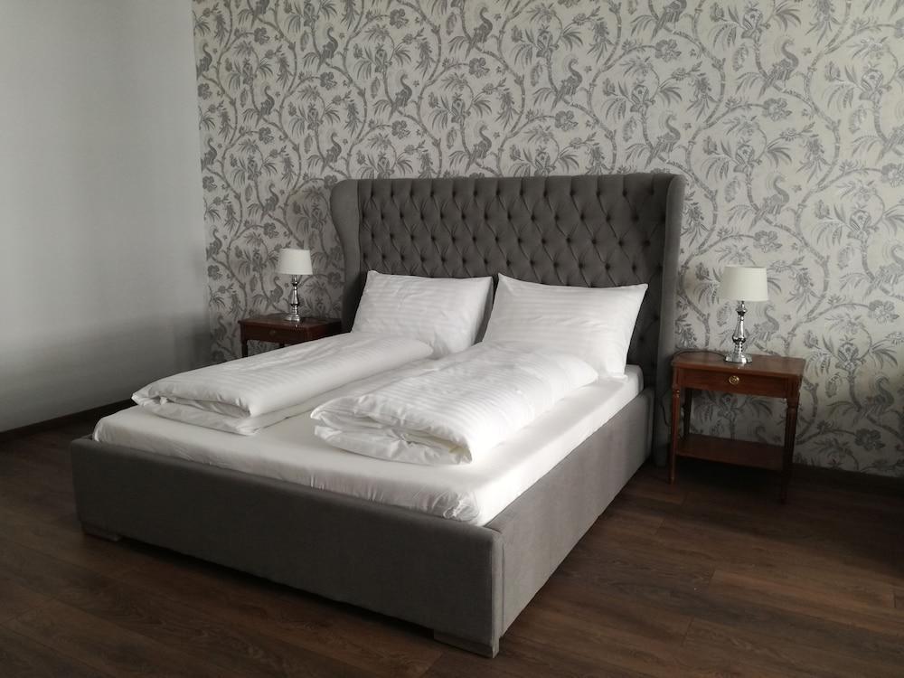 Hotel Old 2*