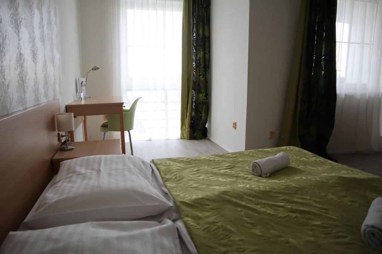 Hotel And Park Divoka Voda Bratislava