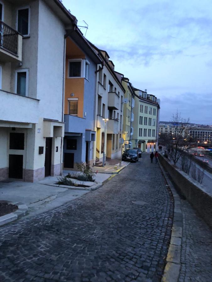 Pleasant Under The Castle Apartment *