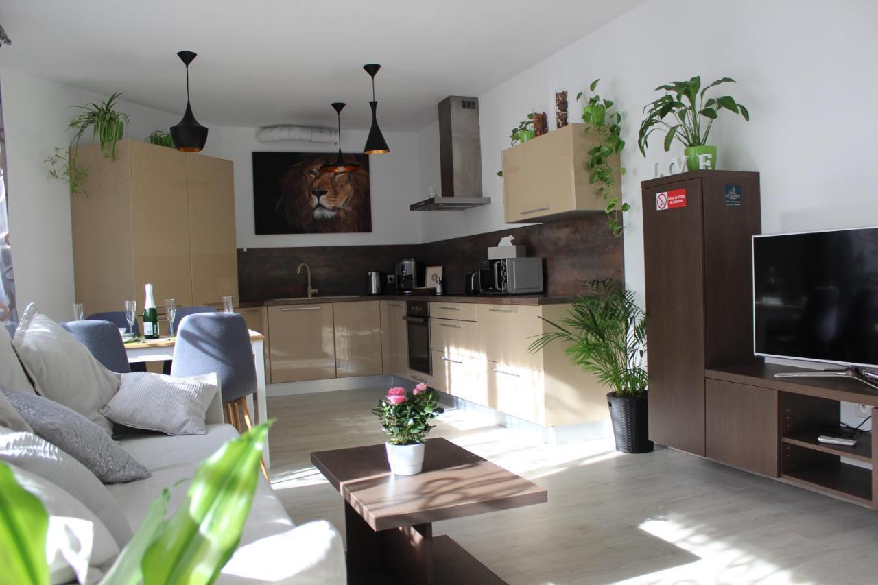 Leo Free Parking - Augusta Apartment Pressburg