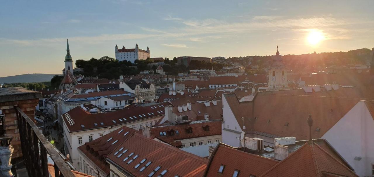 Le Monde - Amazing 5bdr In Downtown Apartment Pressburg