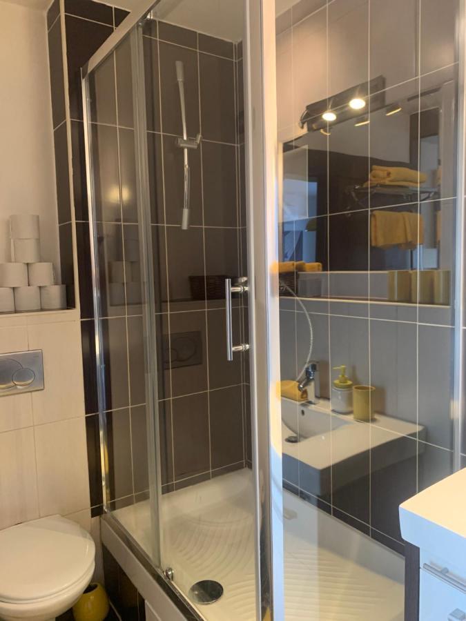 Nice, New Apt With All You Need. Great Location. Căn hộ *