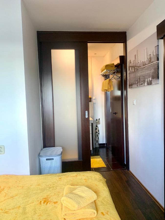 Nice, New Apt With All You Need. Great Location. *