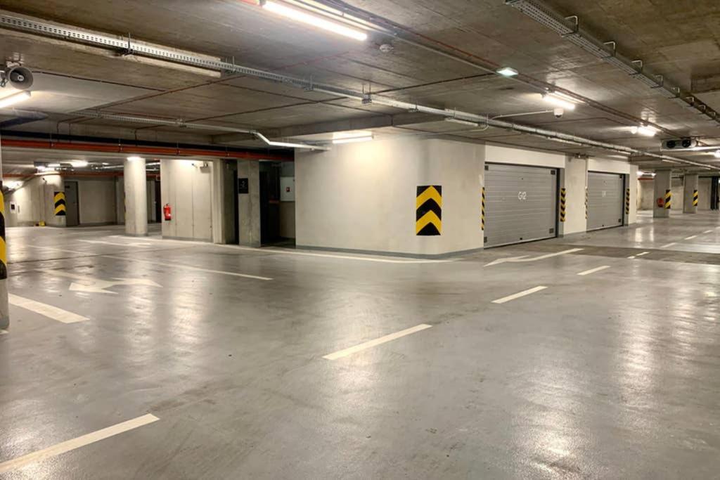New, Beautiful With Parking In Location! Bratislava