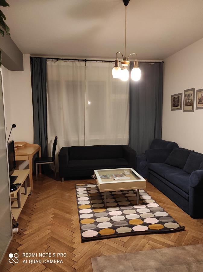 Coronation Apartment *