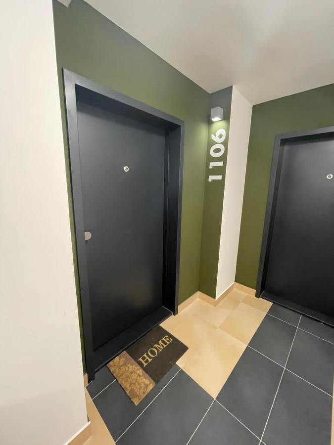 New Luxury Centre With Panoramic View, Free Parking Apartment Bratislava