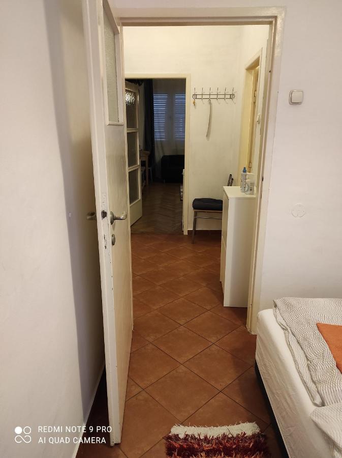 Coronation Apartment *
