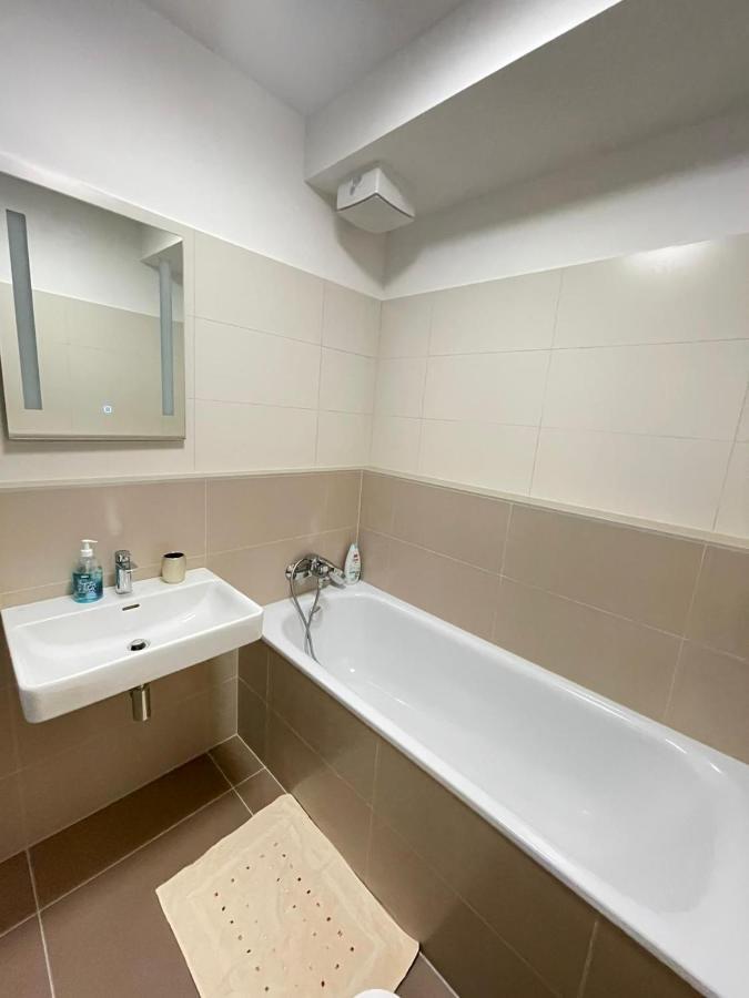 New Luxury Centre With Panoramic View, Free Parking Apartamento