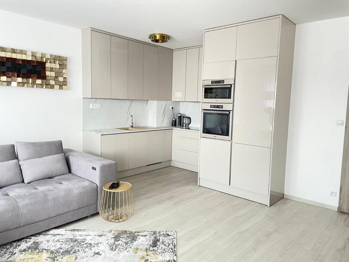 New Luxury Centre With Panoramic View, Free Parking Apartment